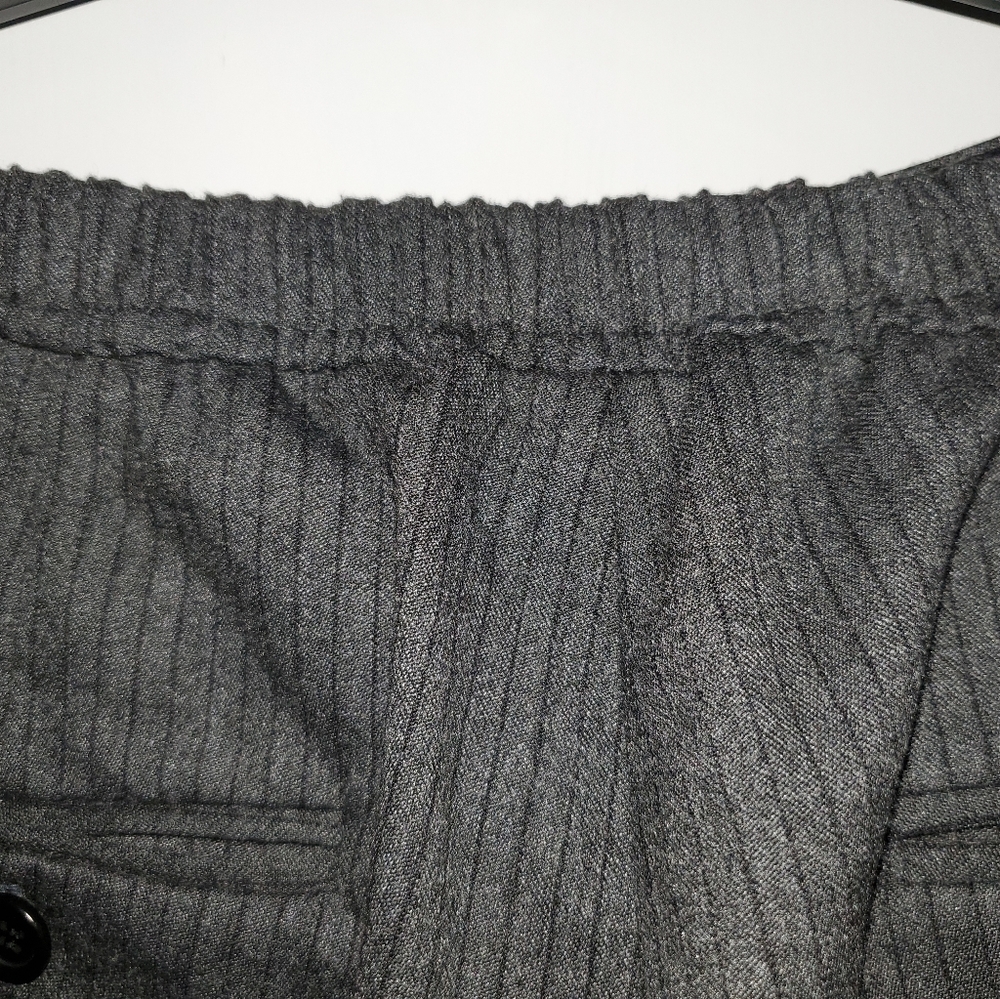 Pin Striped gray Maternity pants - Picture 5 of 6